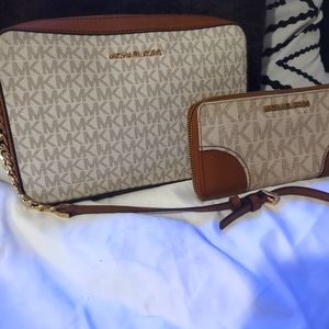 Michael kors bag with wallet